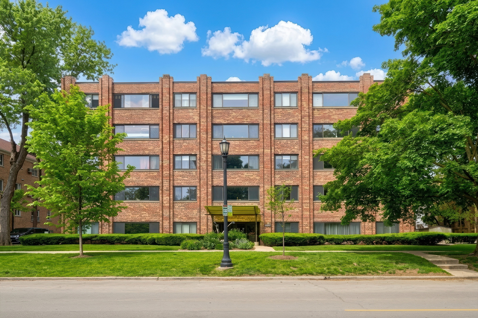 2300 Sherman Avenue #2B, Evanston, IL 60201