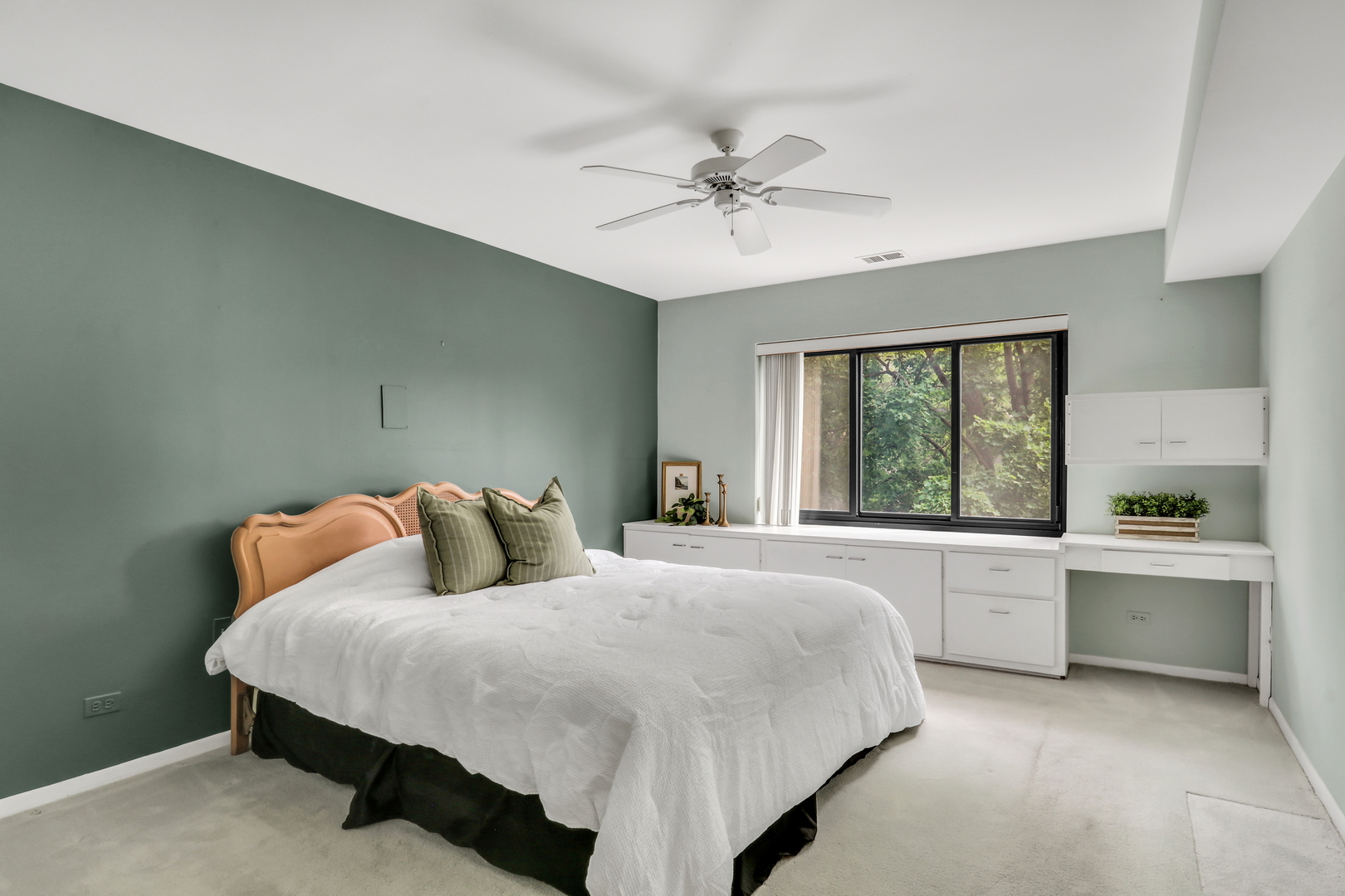 2300 Sherman Avenue #2B, Evanston, IL 60201