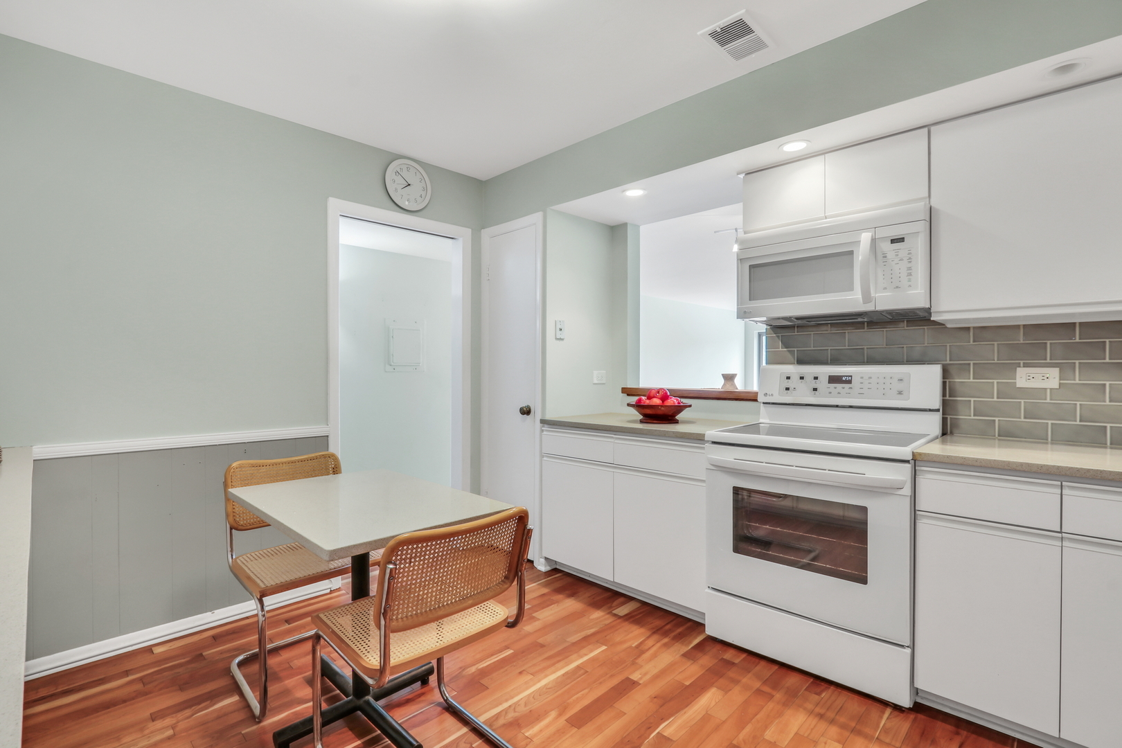 2300 Sherman Avenue #2B, Evanston, IL 60201
