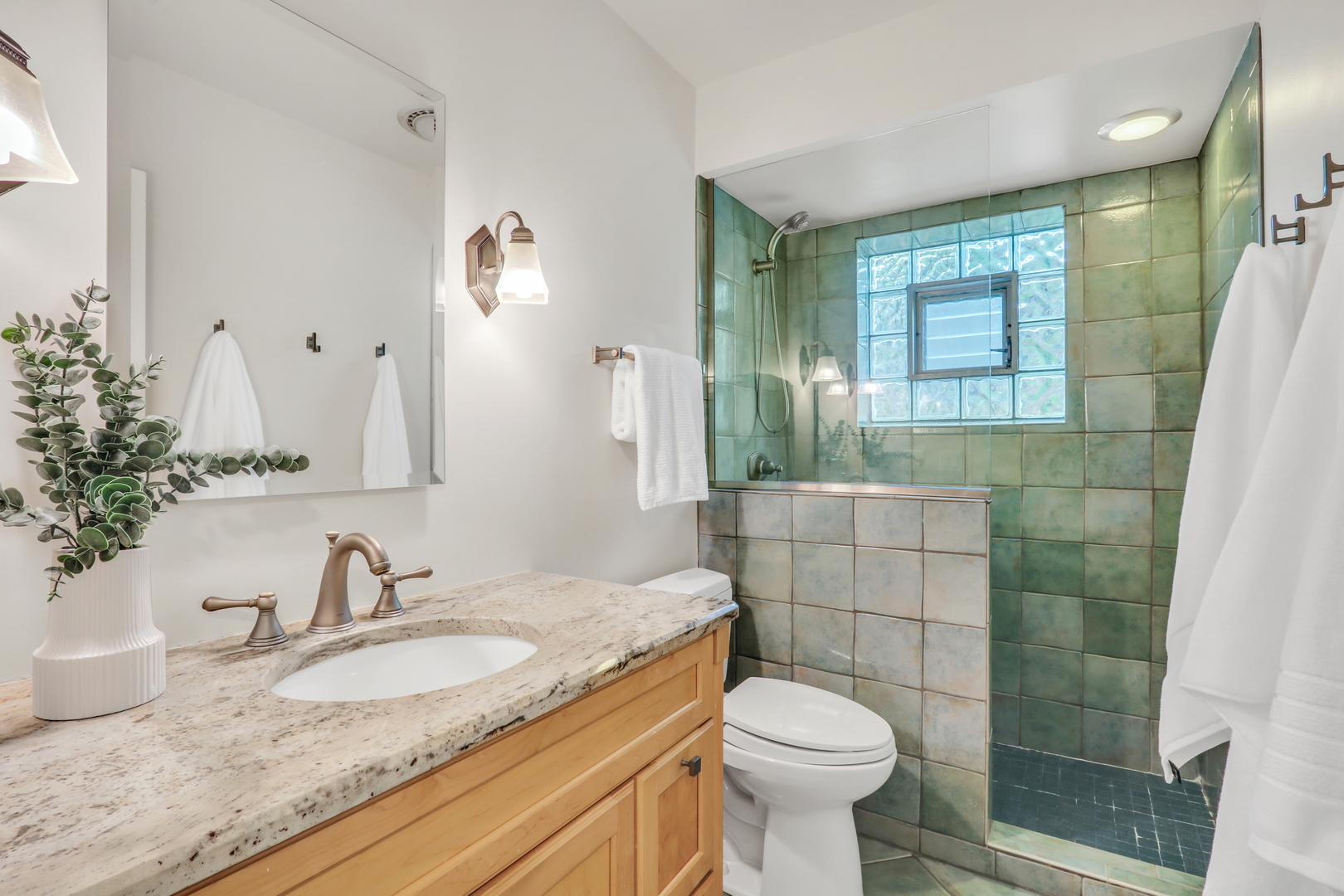2300 Sherman Avenue #2B, Evanston, IL 60201
