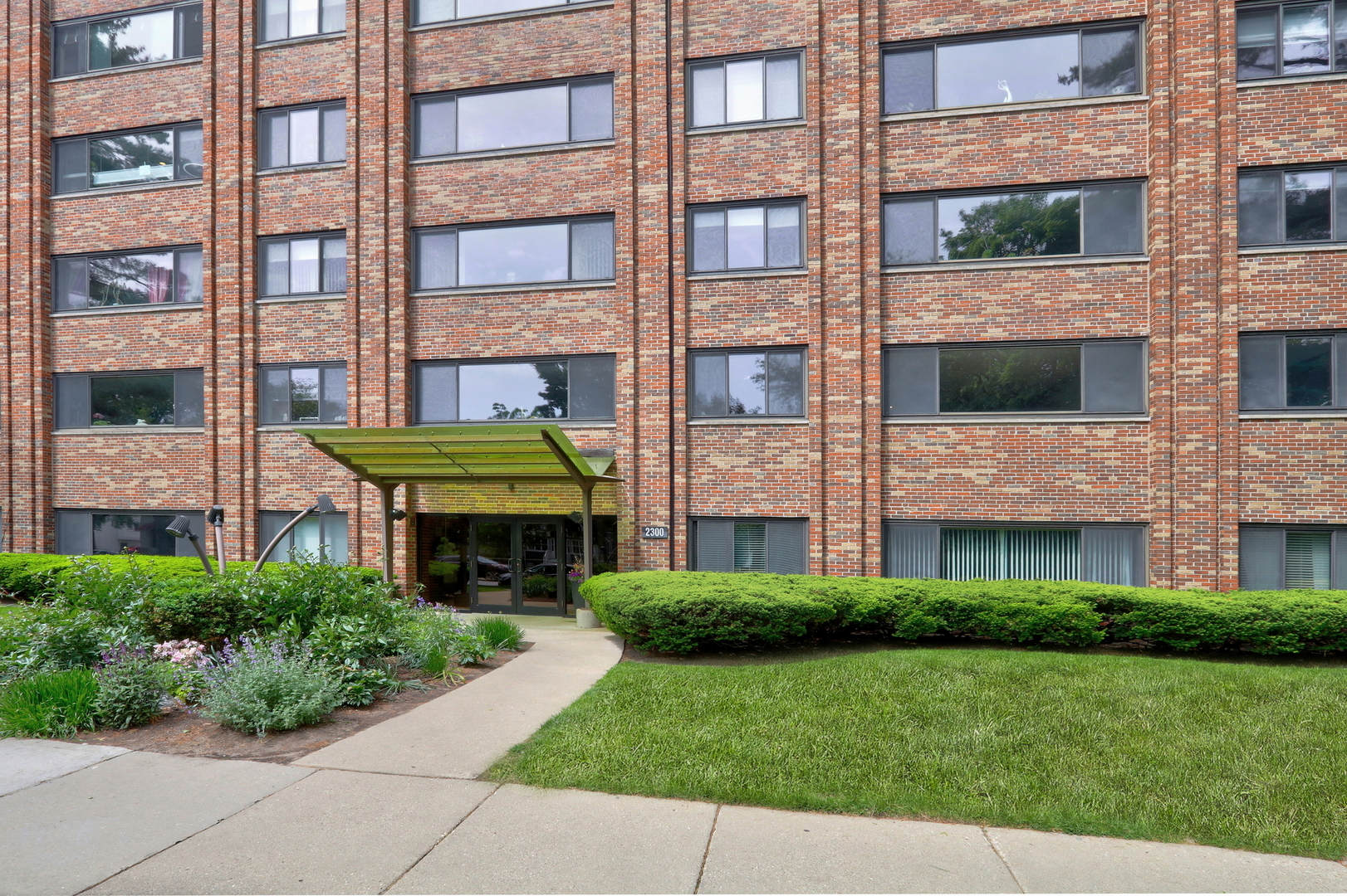 2300 Sherman Avenue #2B, Evanston, IL 60201