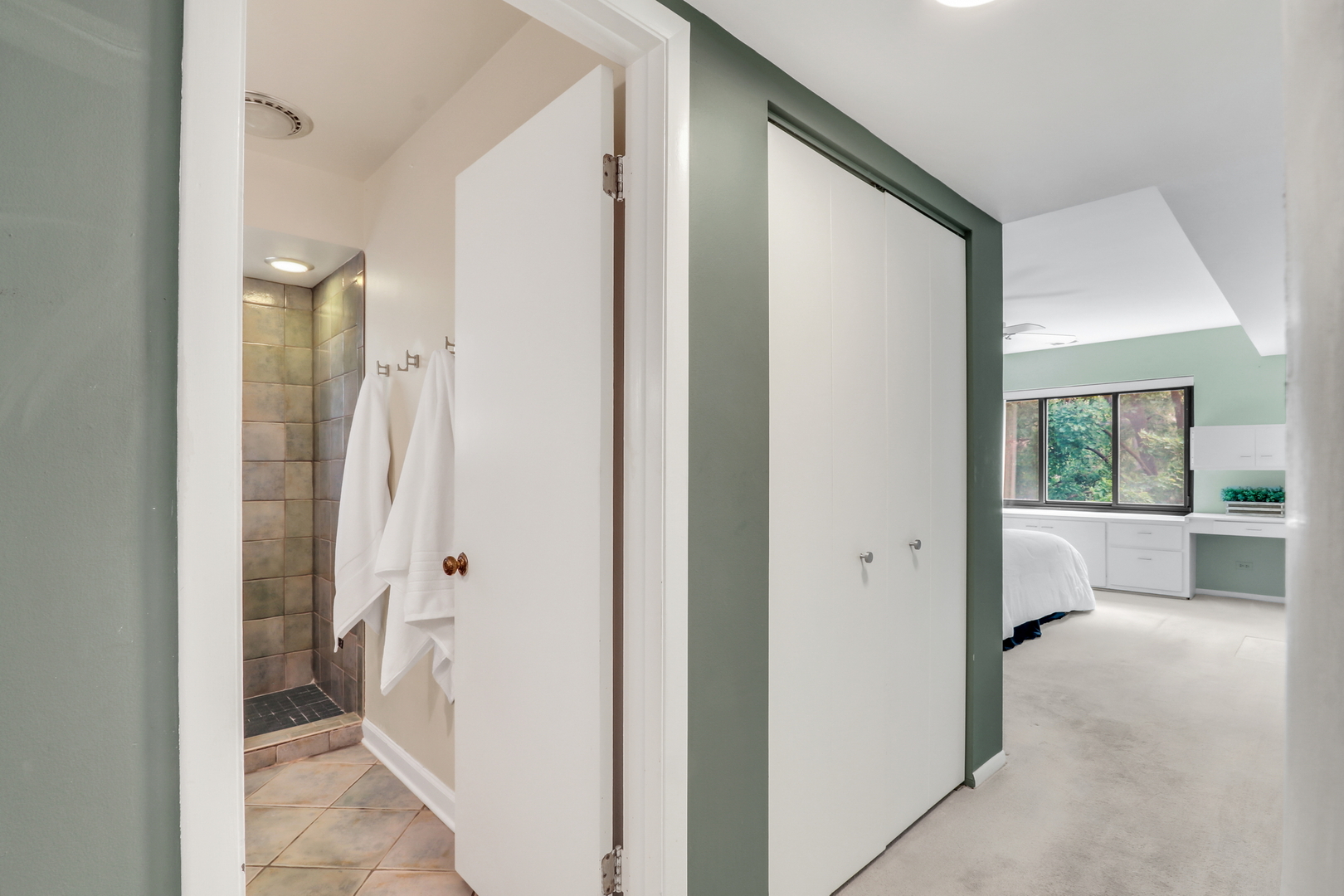 2300 Sherman Avenue #2B, Evanston, IL 60201