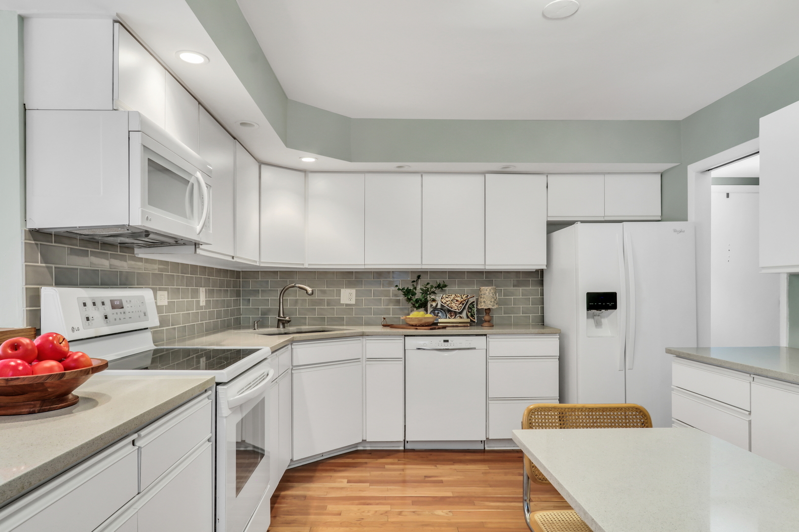 2300 Sherman Avenue #2B, Evanston, IL 60201