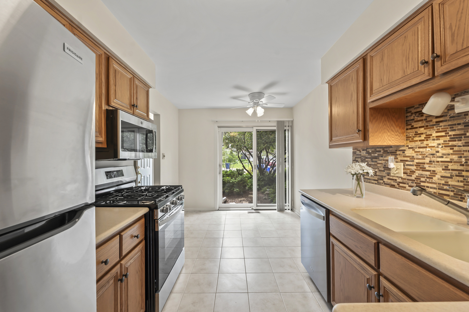 1253 Reading Court, Wheaton, IL 60189