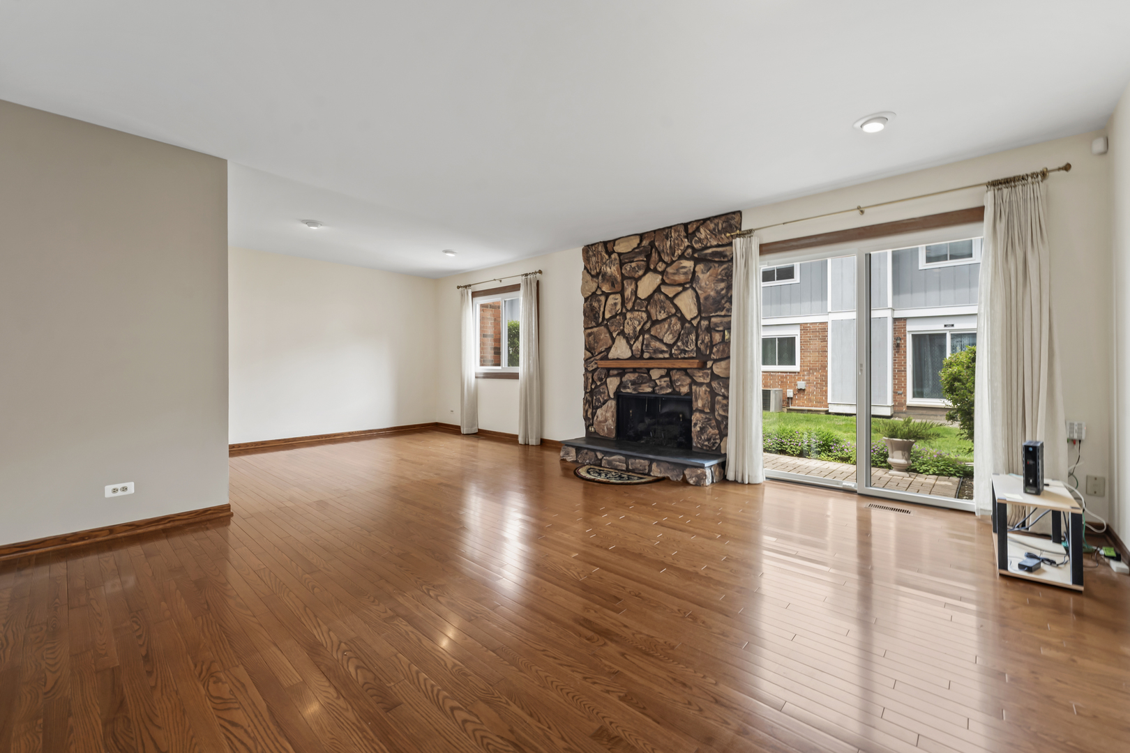 1253 Reading Court, Wheaton, IL 60189