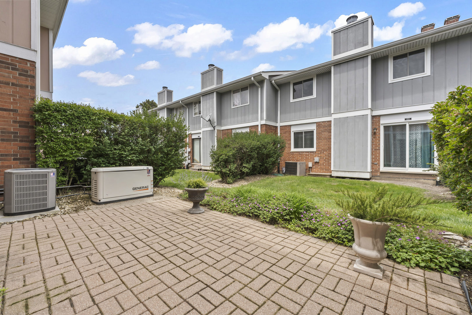 1253 Reading Court, Wheaton, IL 60189