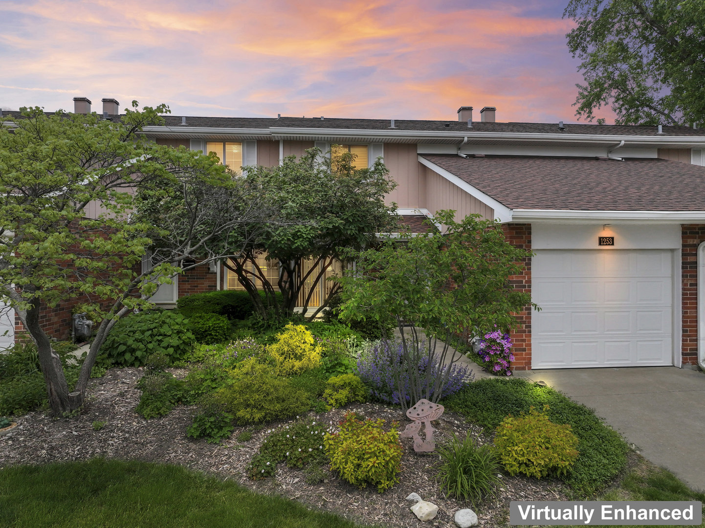 1253 Reading Court, Wheaton, IL 60189
