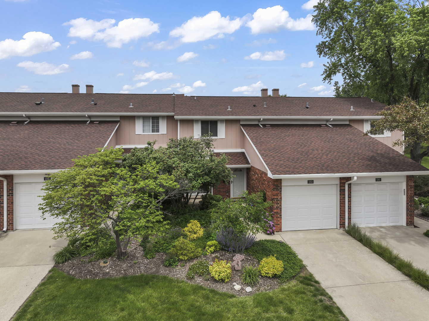 1253 Reading Court, Wheaton, IL 60189