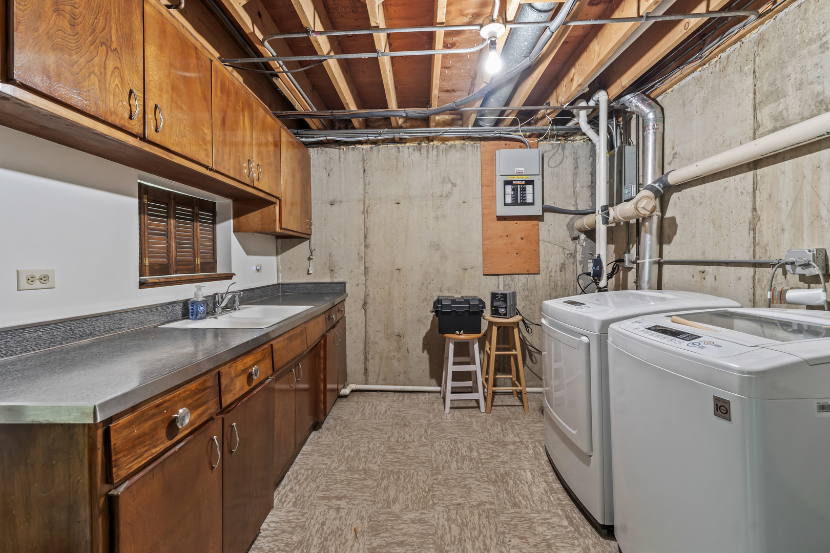 1253 Reading Court, Wheaton, IL 60189
