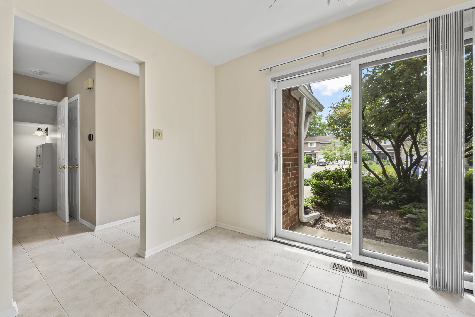 1253 Reading Court, Wheaton, IL 60189
