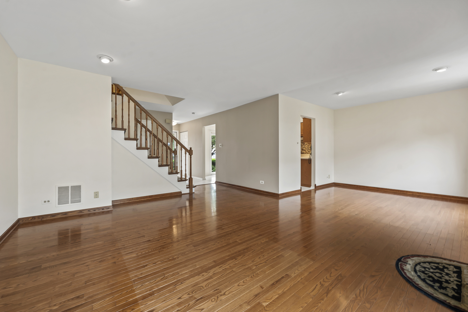 1253 Reading Court, Wheaton, IL 60189