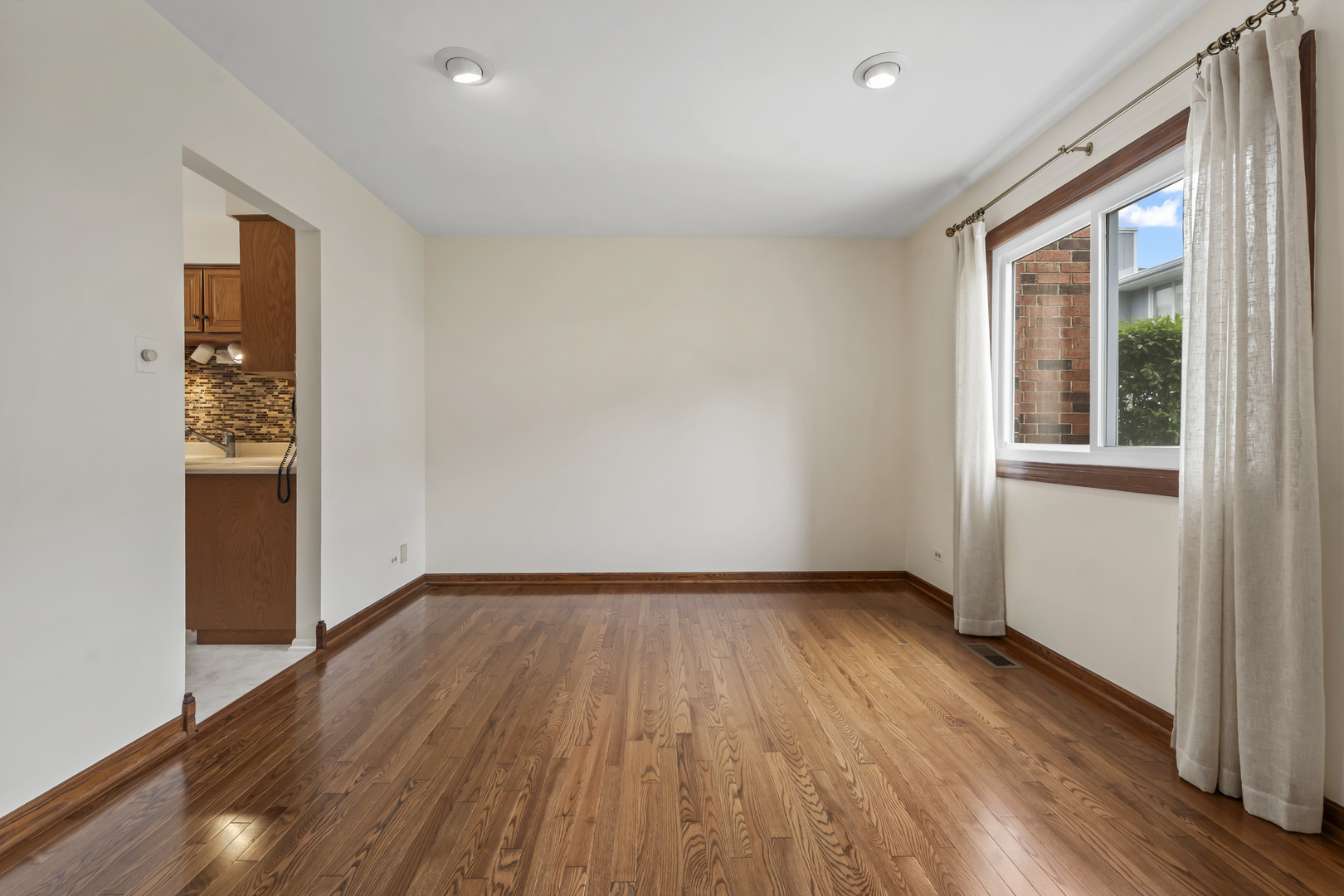 1253 Reading Court, Wheaton, IL 60189