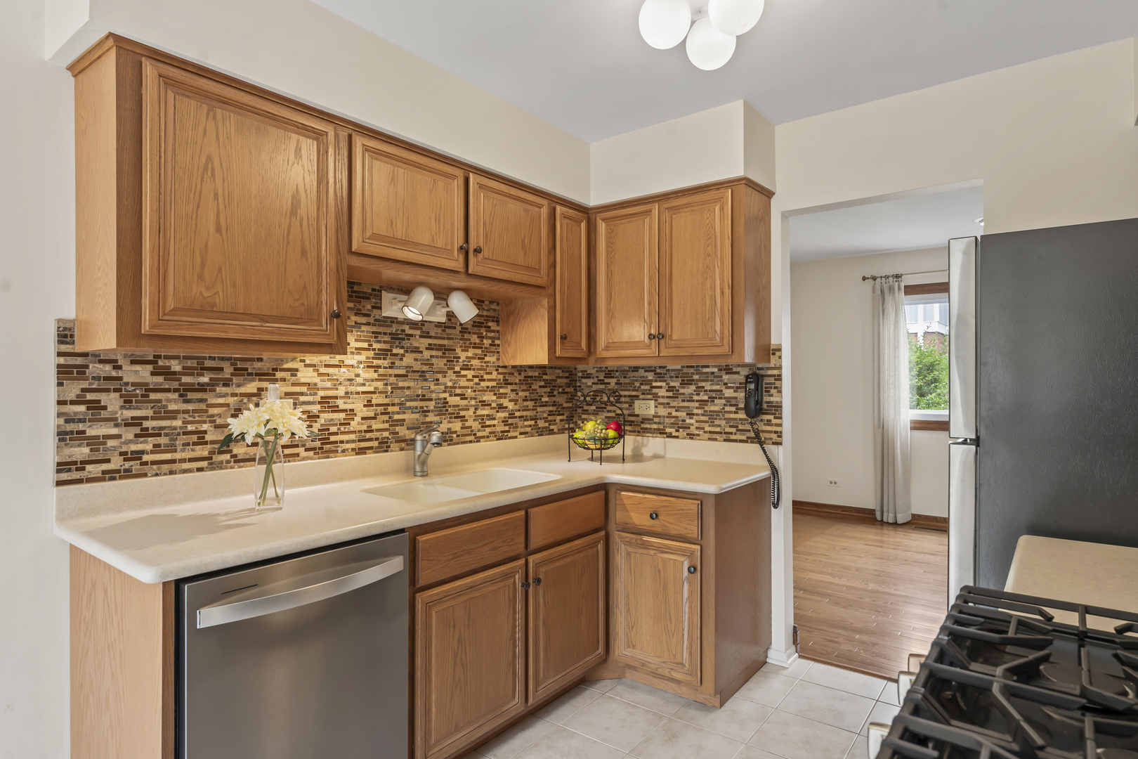 1253 Reading Court, Wheaton, IL 60189
