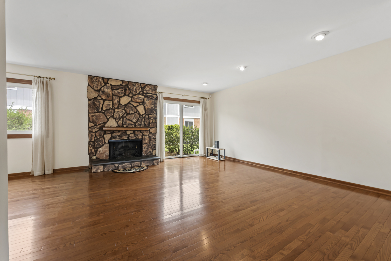 1253 Reading Court, Wheaton, IL 60189
