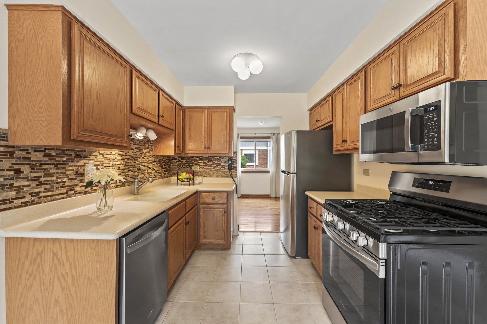 1253 Reading Court, Wheaton, IL 60189