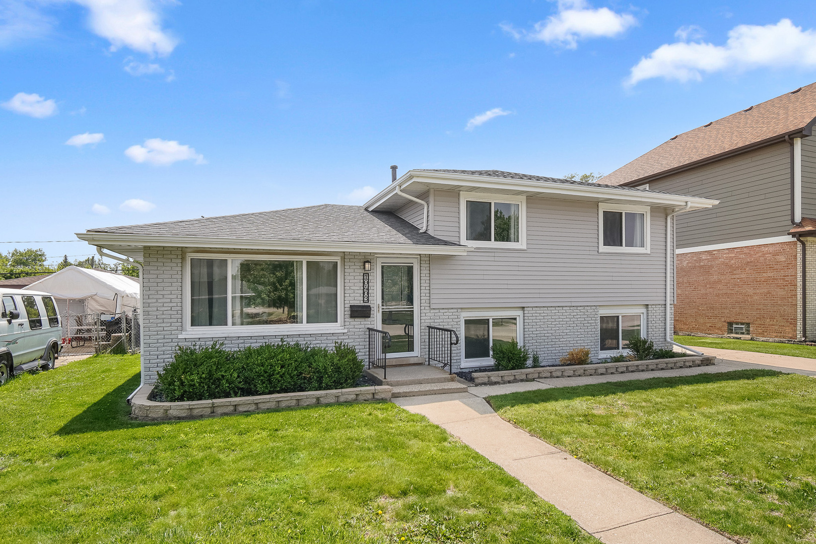 10403 Barnard Drive, Chicago Ridge, IL 60415