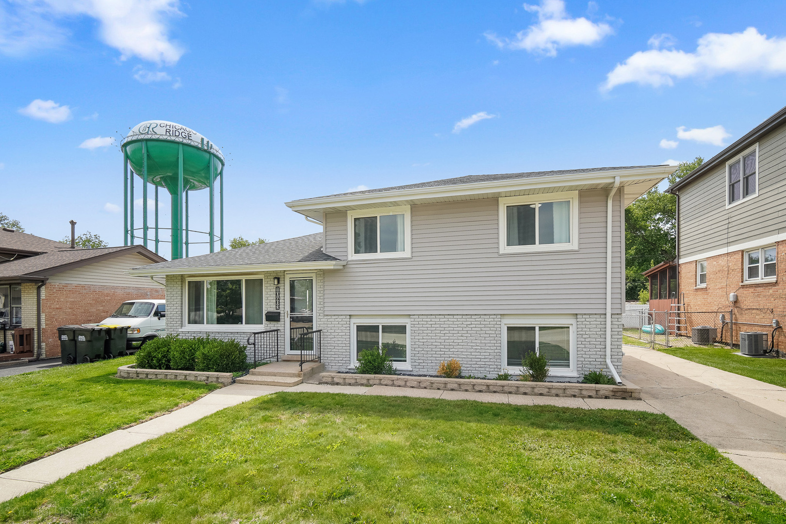 10403 Barnard Drive, Chicago Ridge, IL 60415