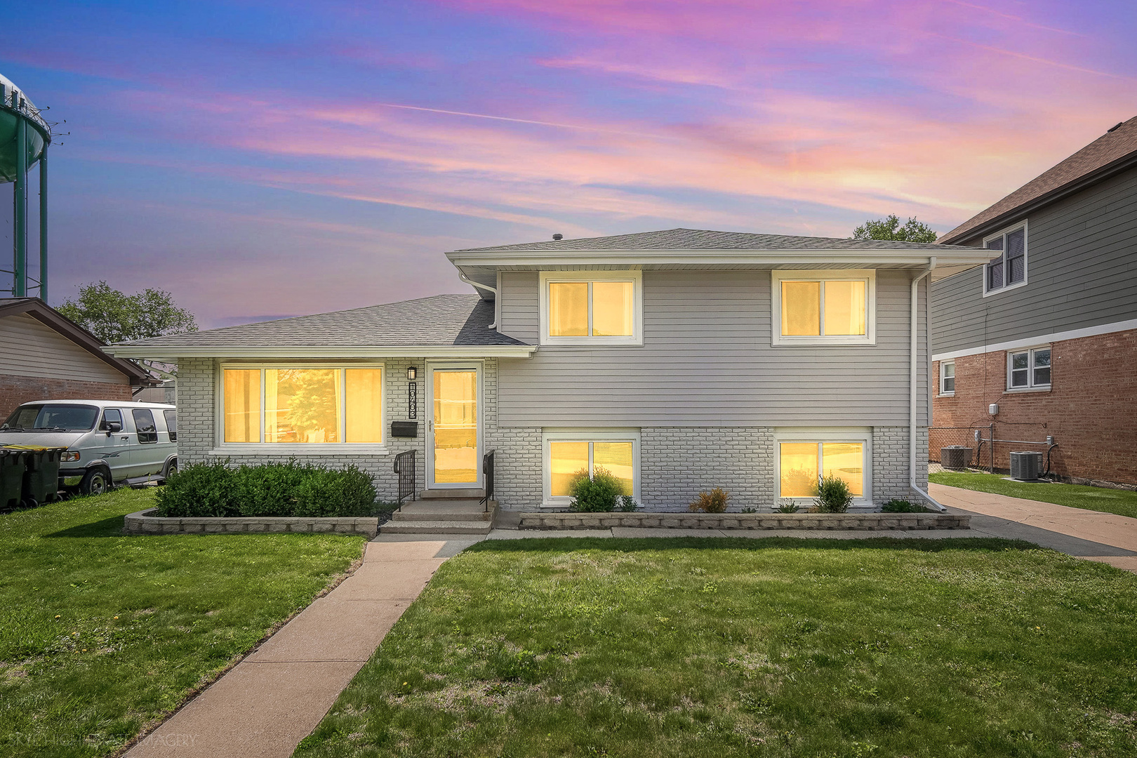 10403 Barnard Drive, Chicago Ridge, IL 60415