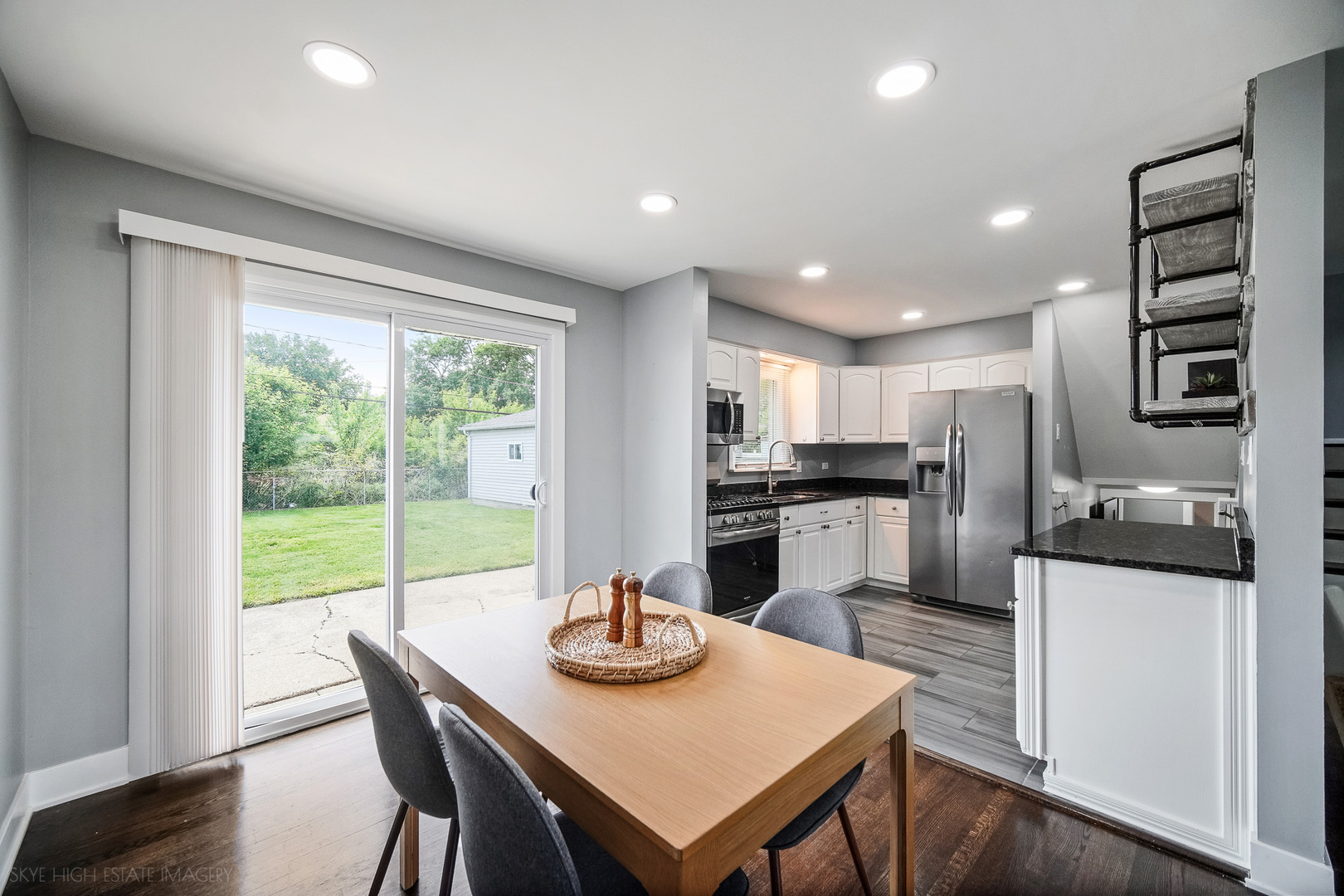 10403 Barnard Drive, Chicago Ridge, IL 60415
