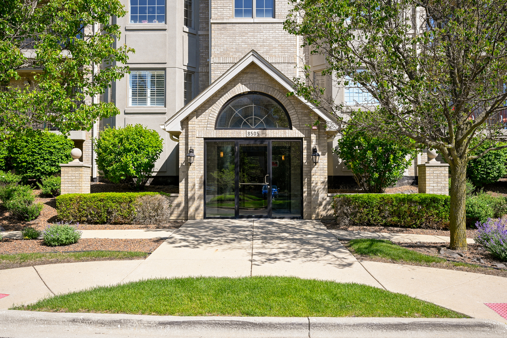 8505 Woodward Avenue #403, Woodridge, IL 60517