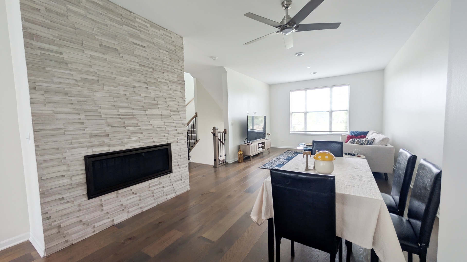 3S513 Barkley Avenue, Warrenville, IL 60563