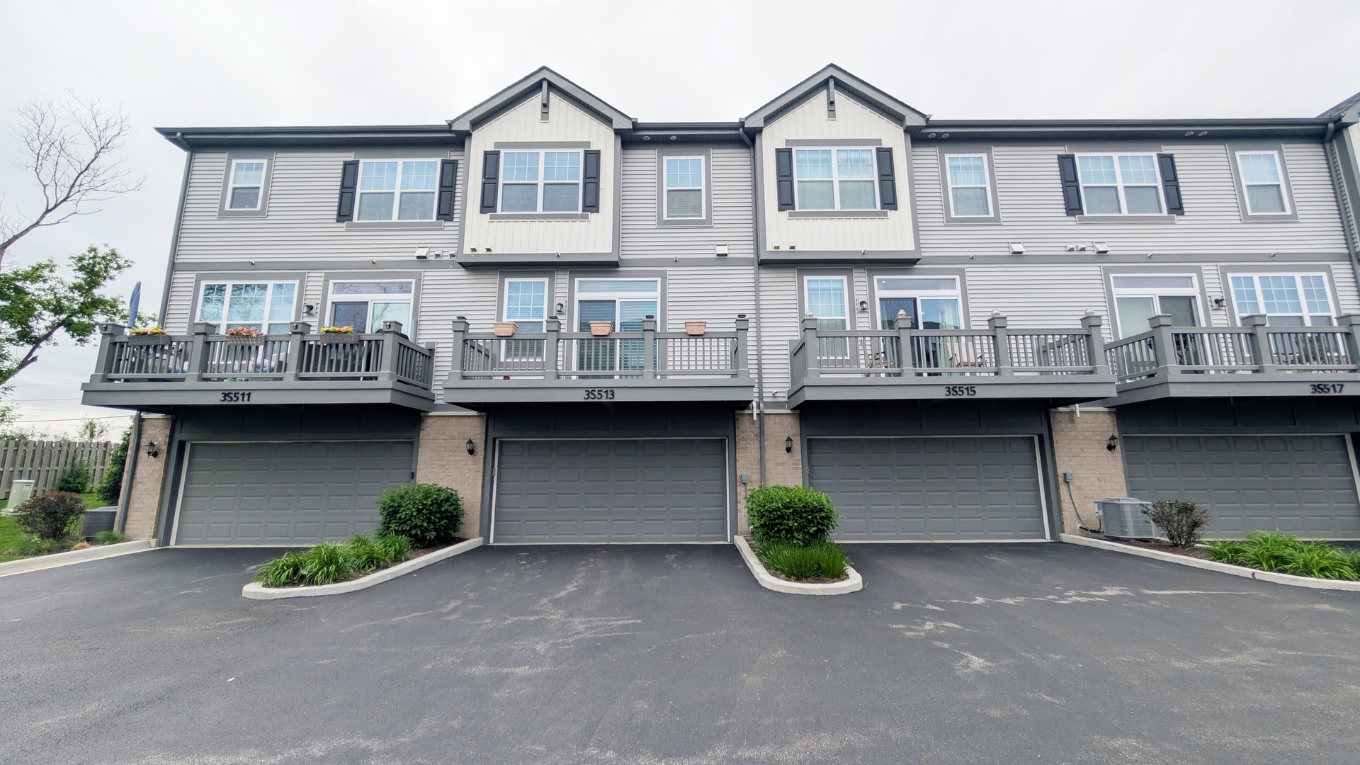 3S513 Barkley Avenue, Warrenville, IL 60563