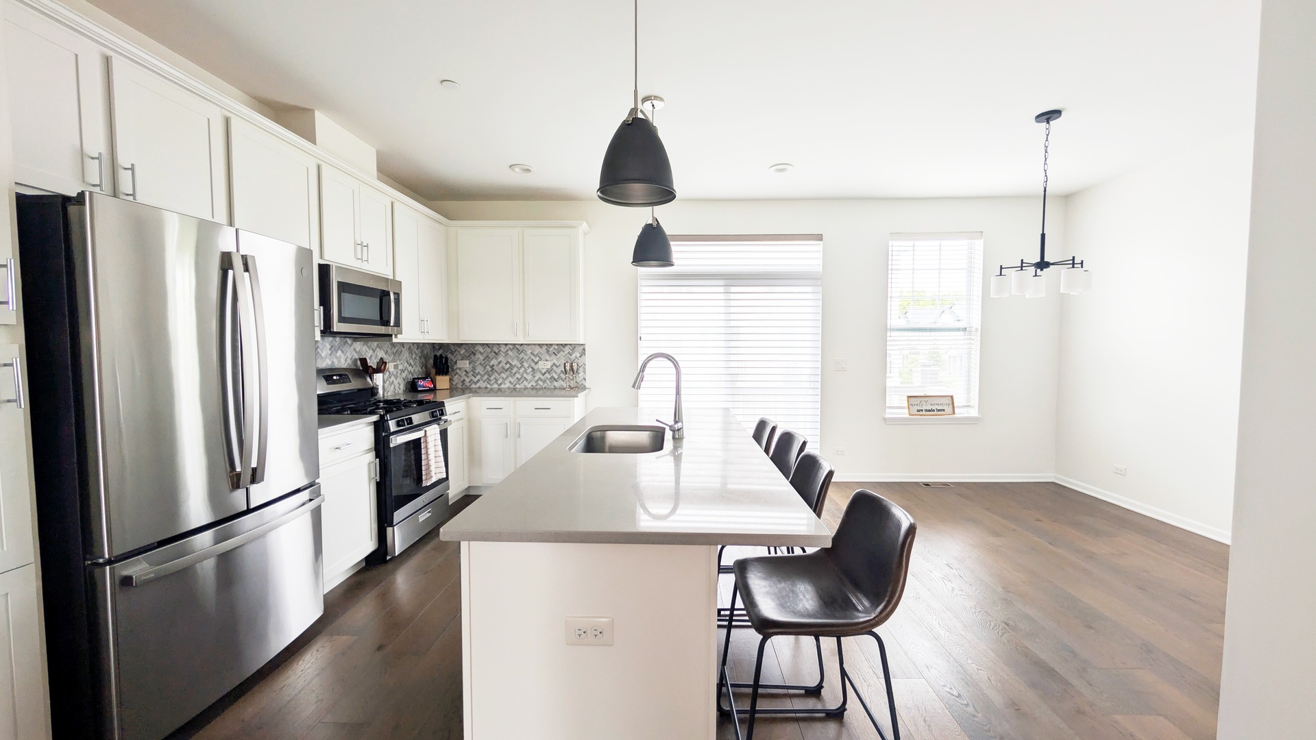 3S513 Barkley Avenue, Warrenville, IL 60563