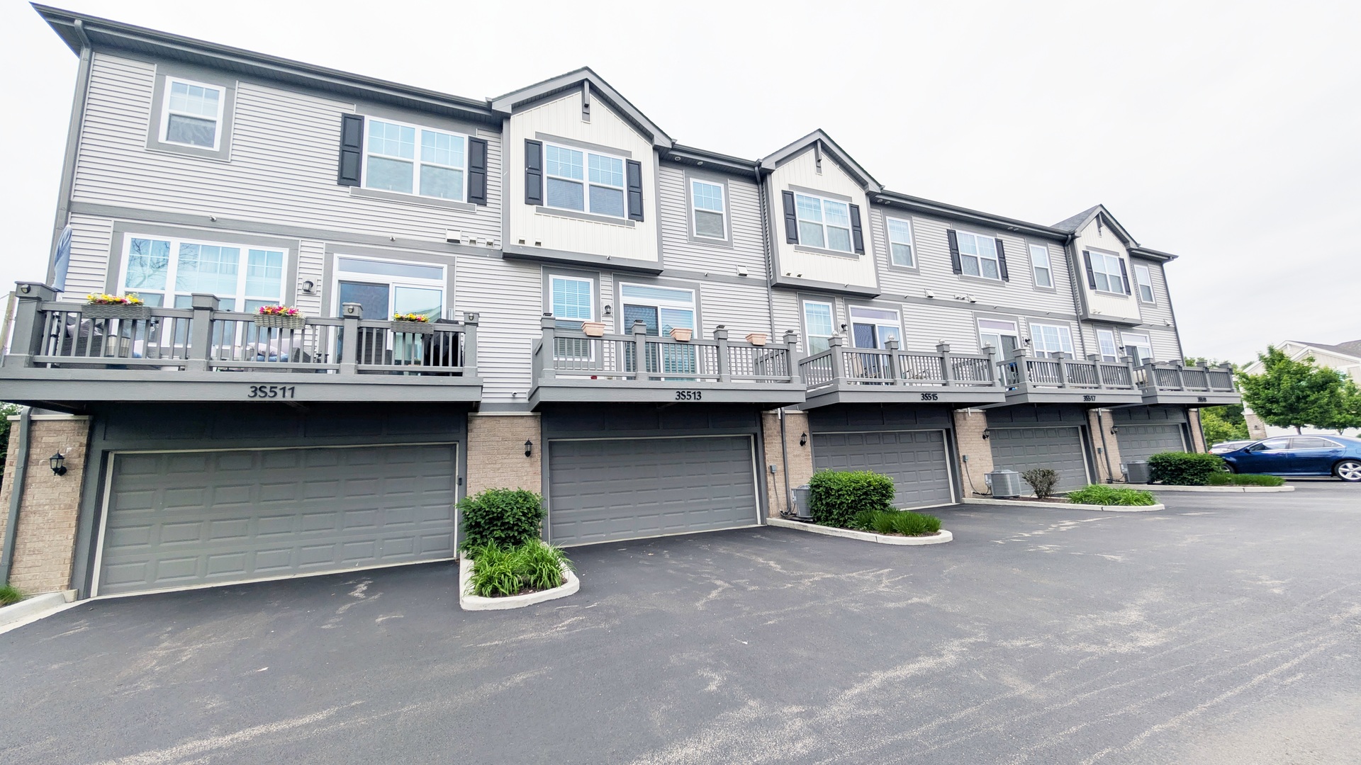 3S513 Barkley Avenue, Warrenville, IL 60563