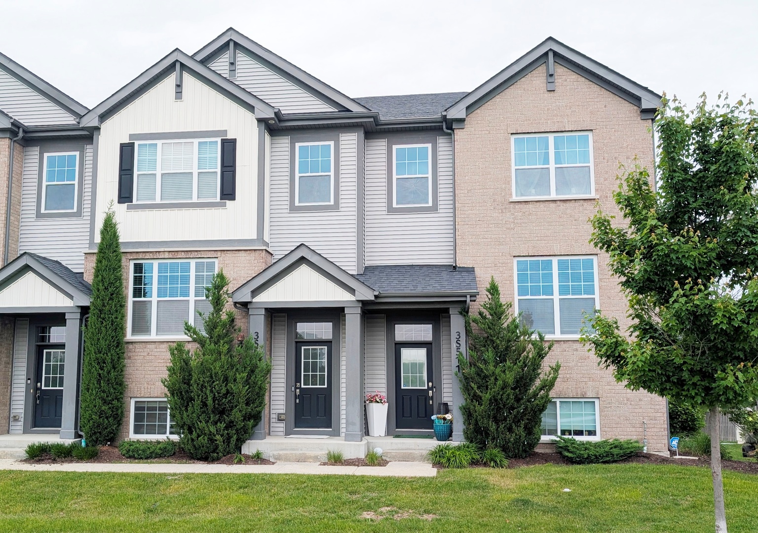 3S513 Barkley Avenue, Warrenville, IL 60563