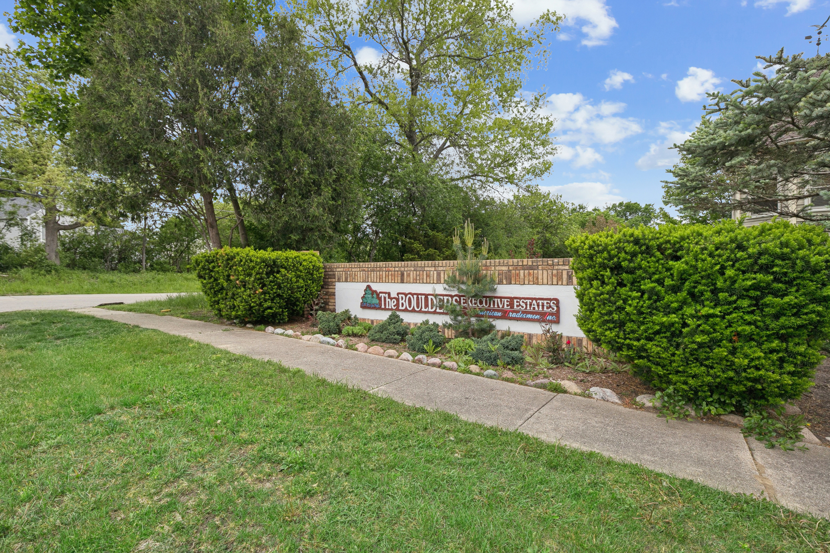1902 Pine Meadow Court, Gurnee, IL 60031