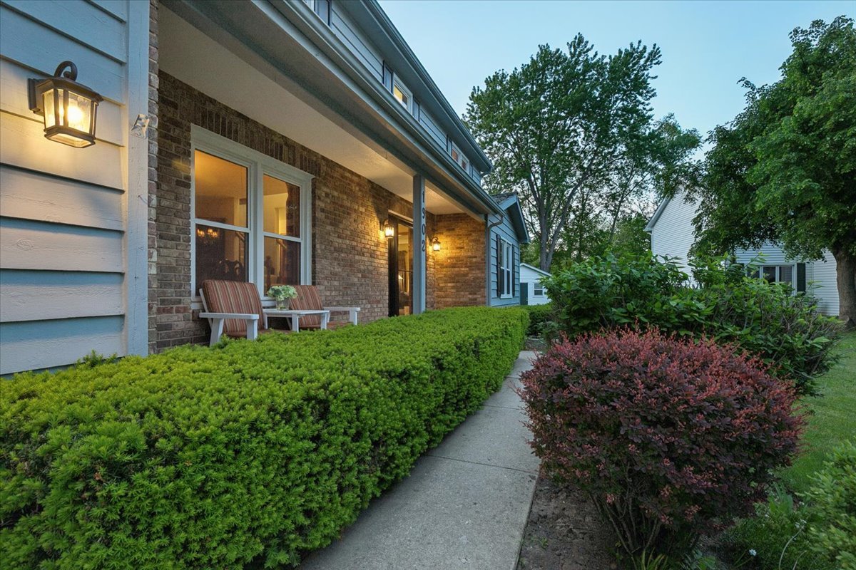 1902 Pine Meadow Court, Gurnee, IL 60031