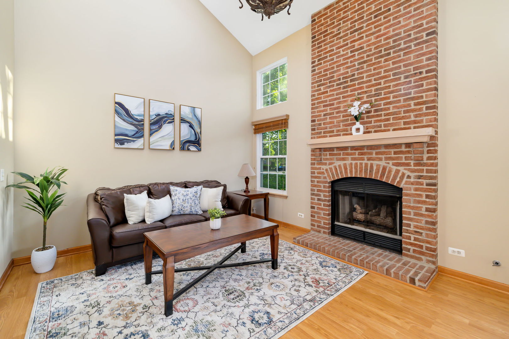 104 Thistle Court, Schaumburg, IL 60194