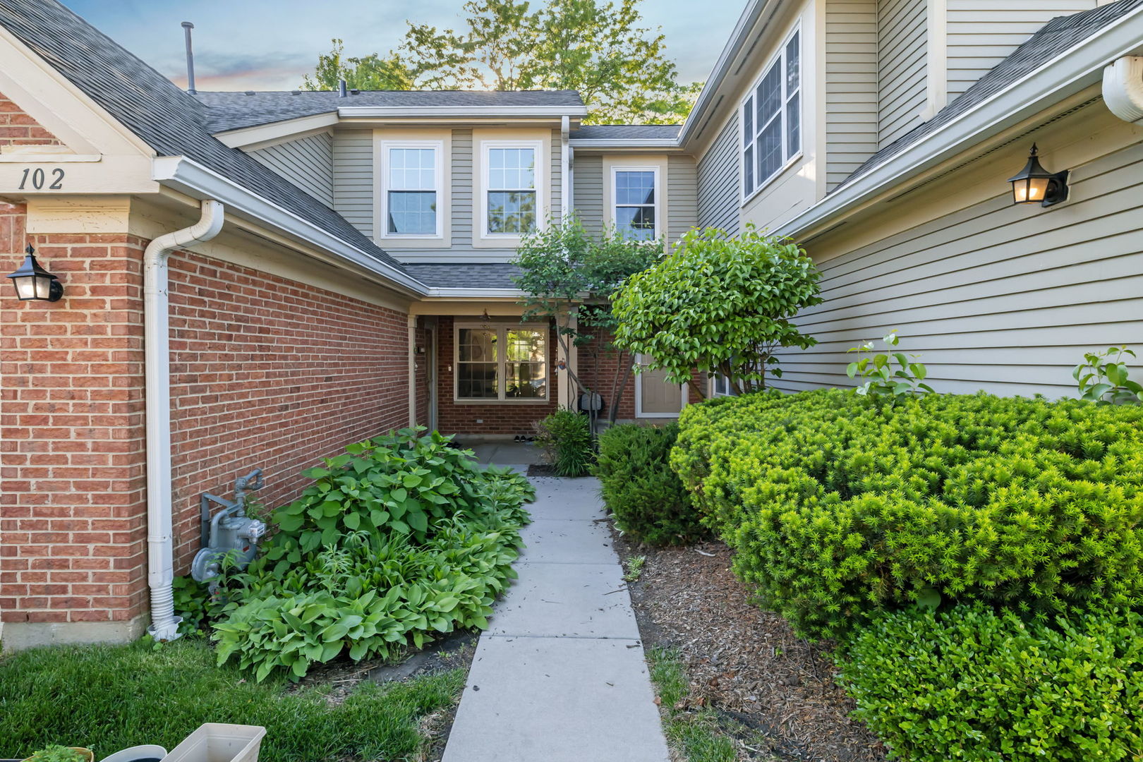 104 Thistle Court, Schaumburg, IL 60194