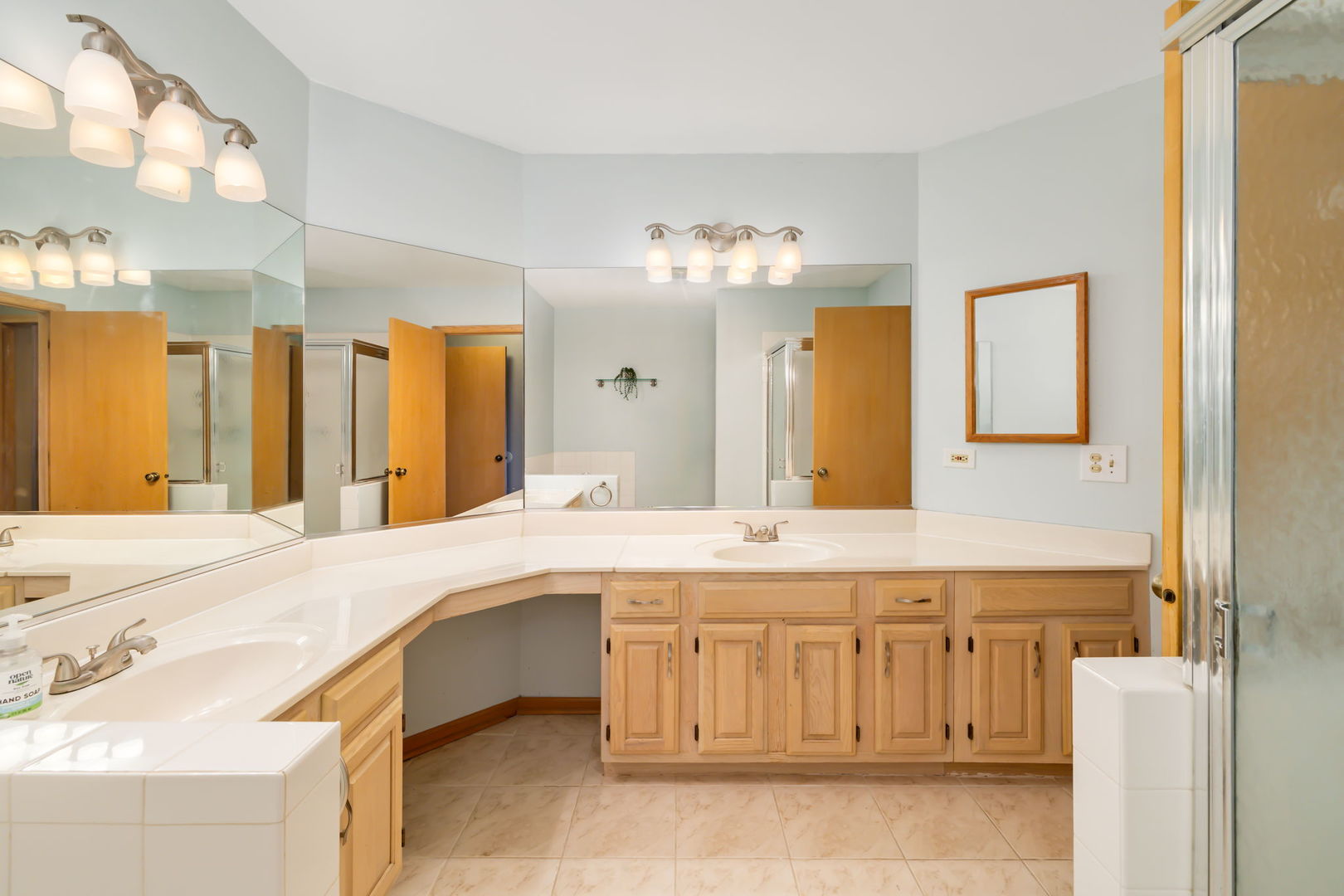 104 Thistle Court, Schaumburg, IL 60194