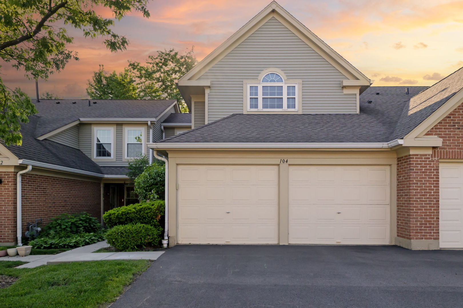 104 Thistle Court, Schaumburg, IL 60194