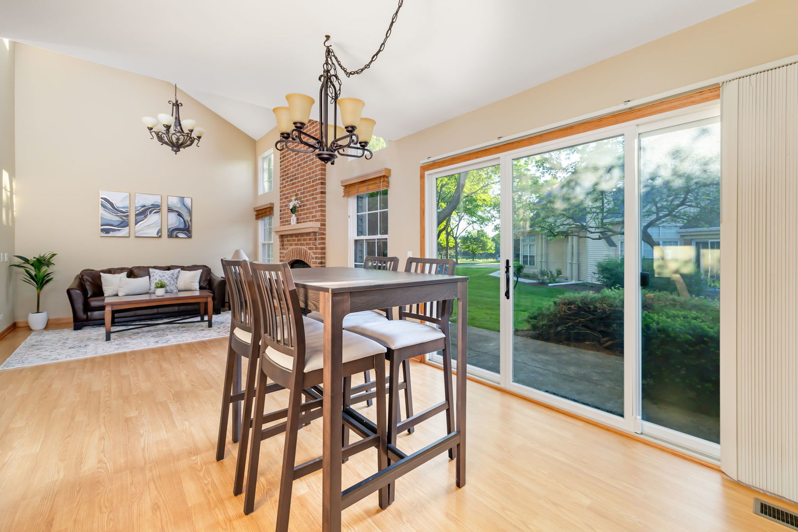 104 Thistle Court, Schaumburg, IL 60194