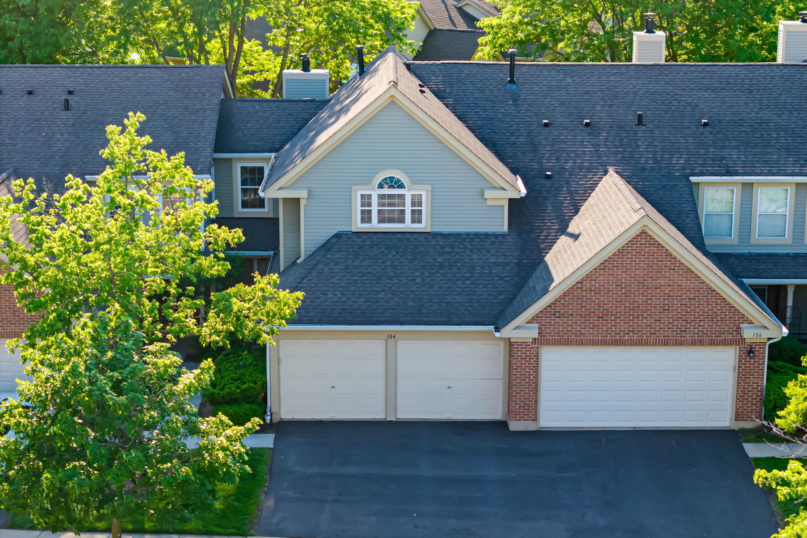 104 Thistle Court, Schaumburg, IL 60194
