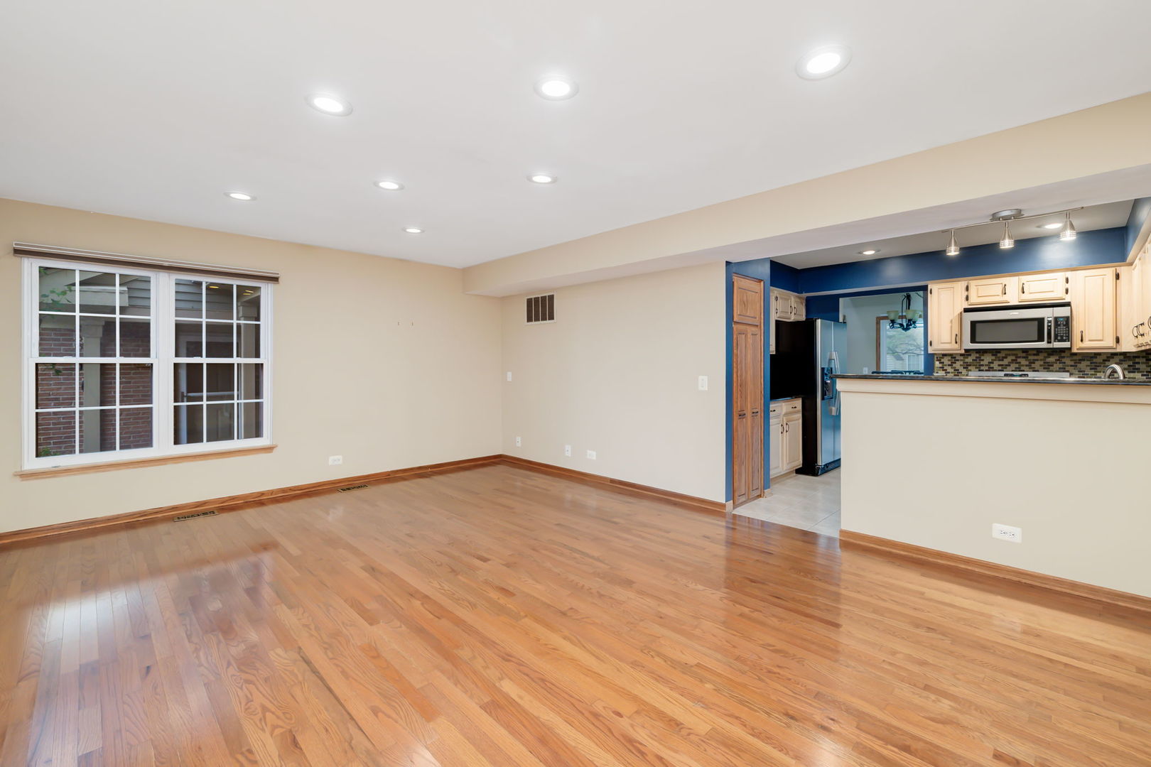 104 Thistle Court, Schaumburg, IL 60194