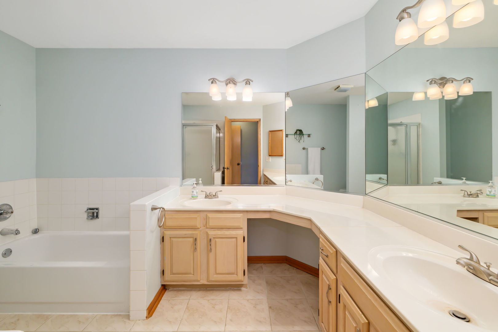 104 Thistle Court, Schaumburg, IL 60194