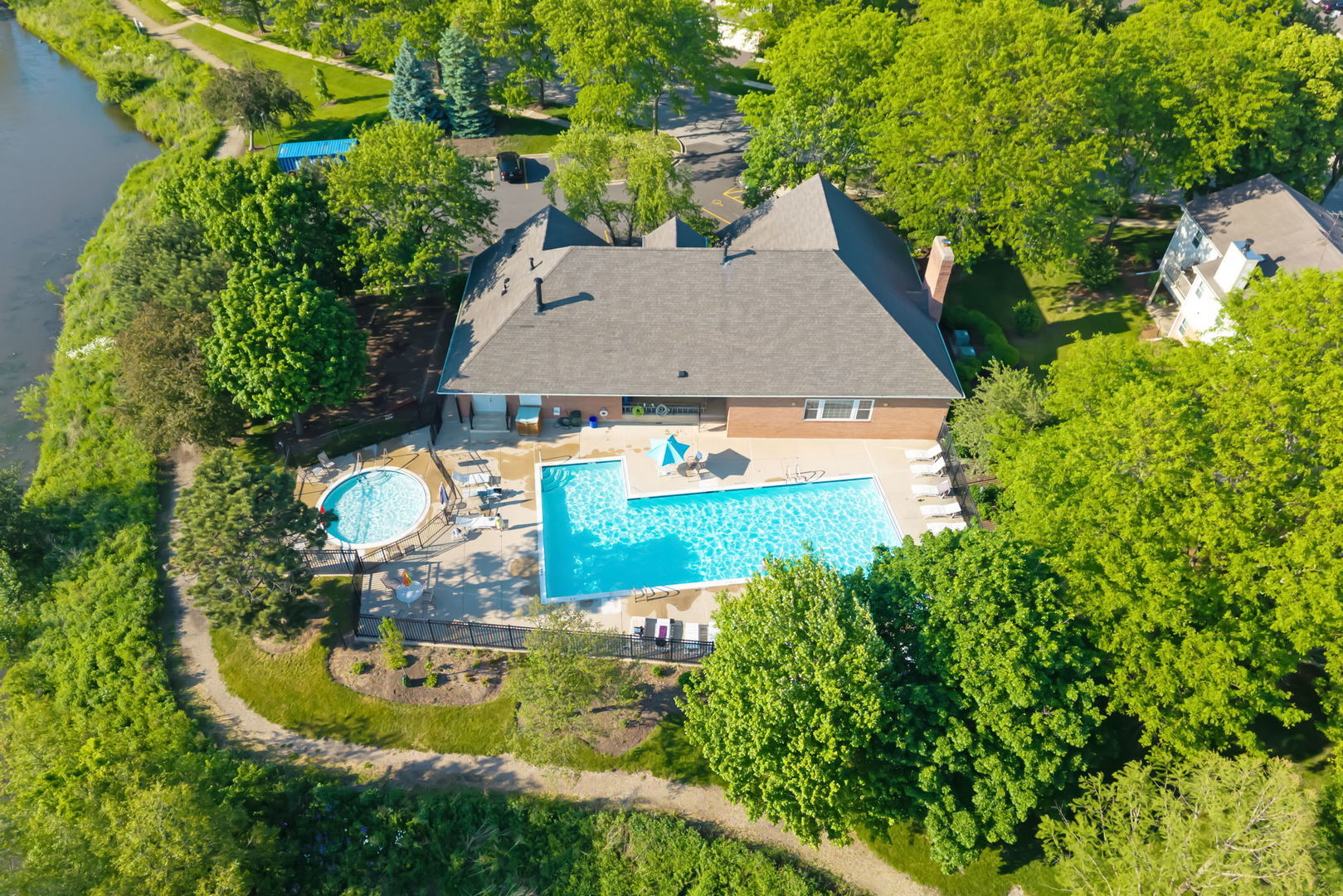 104 Thistle Court, Schaumburg, IL 60194