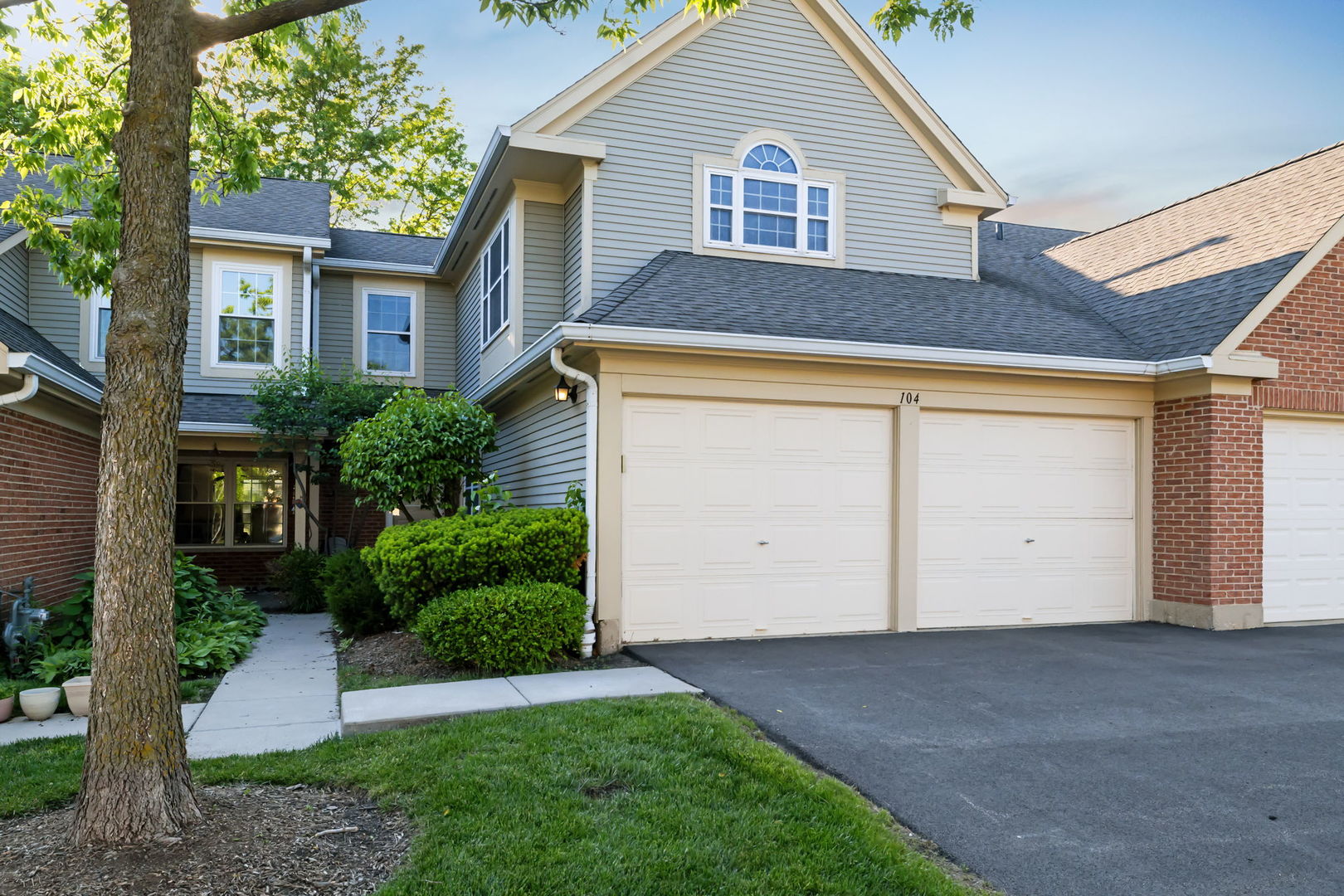 104 Thistle Court, Schaumburg, IL 60194