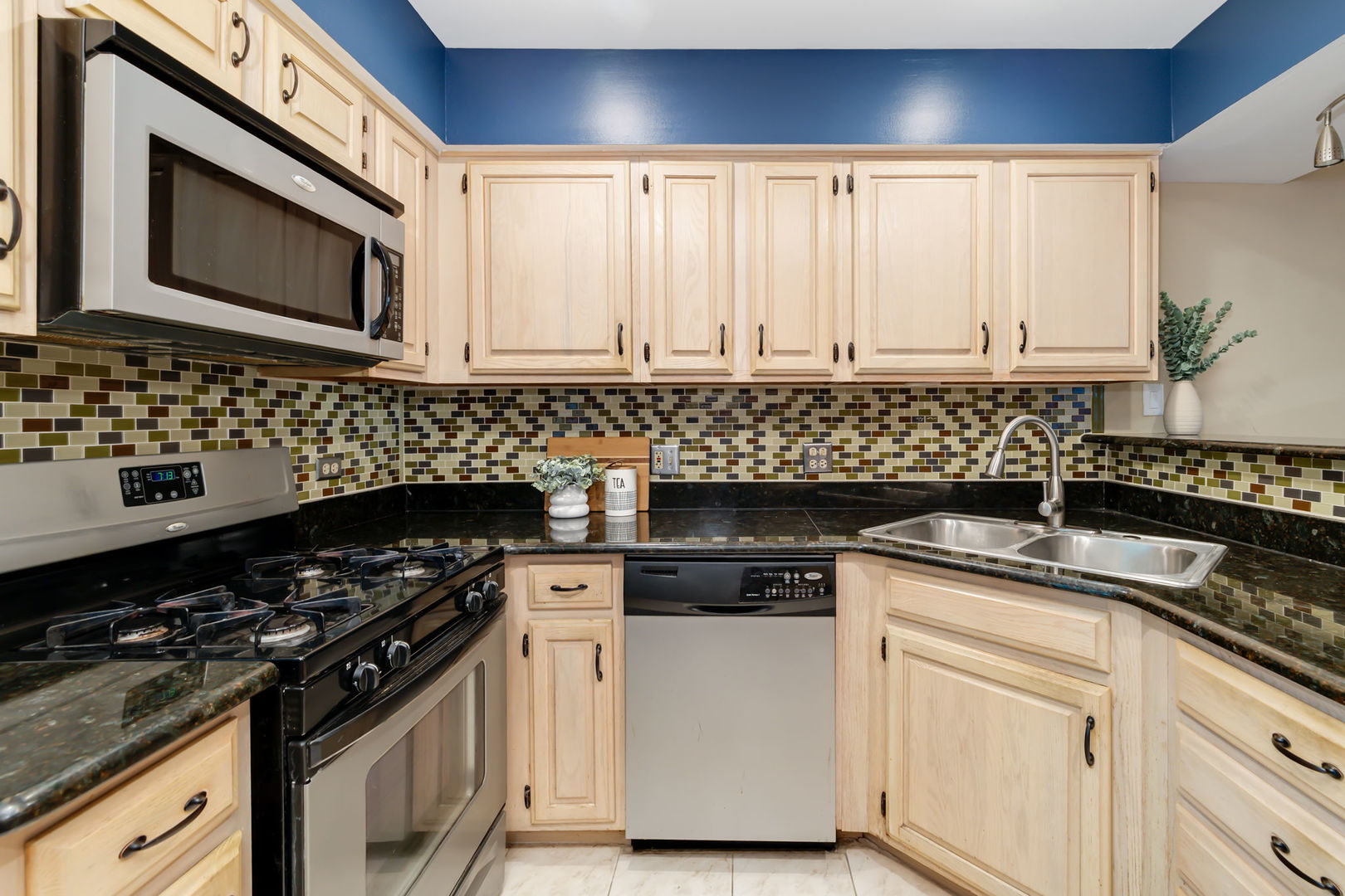 104 Thistle Court, Schaumburg, IL 60194