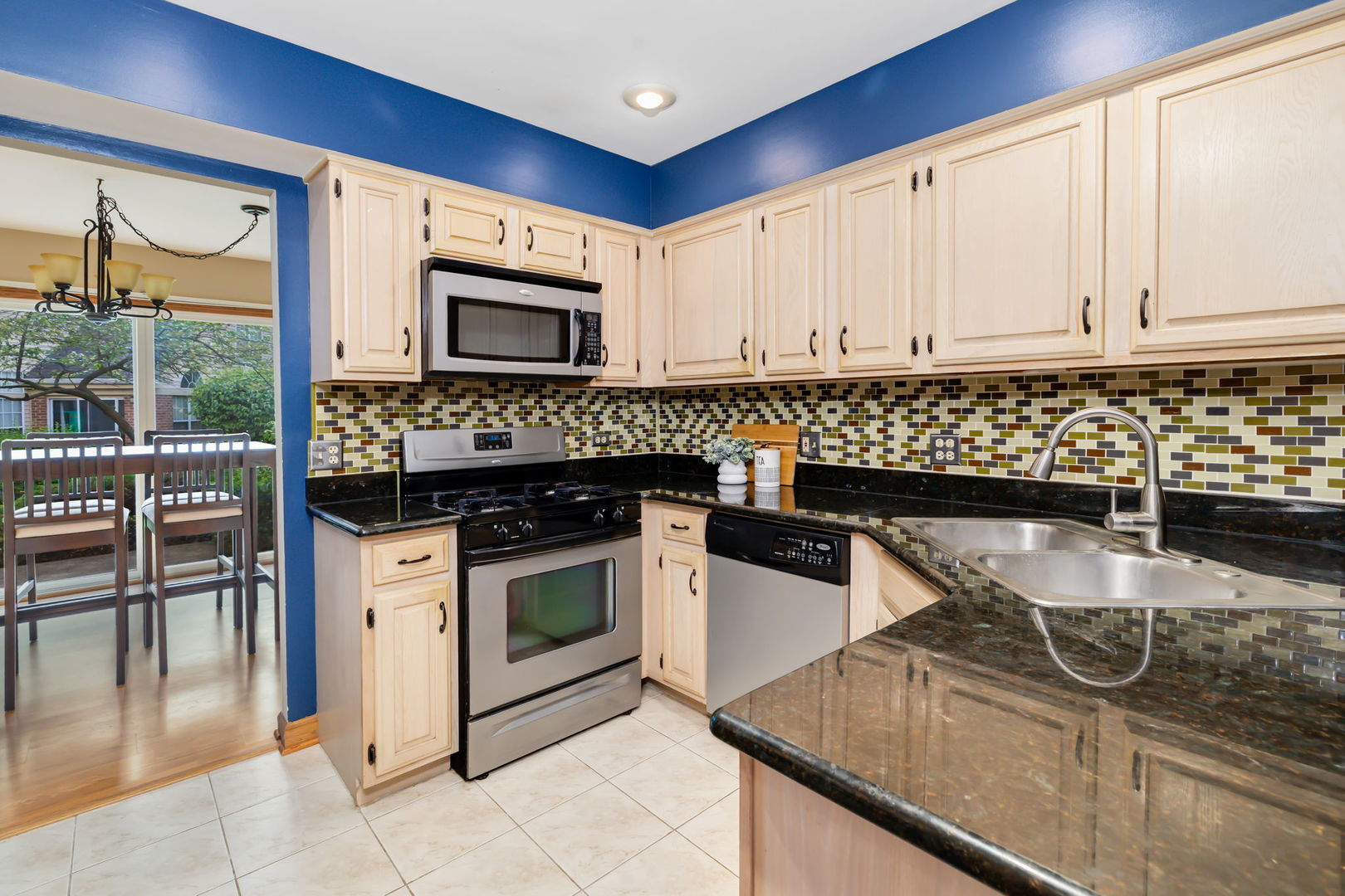 104 Thistle Court, Schaumburg, IL 60194