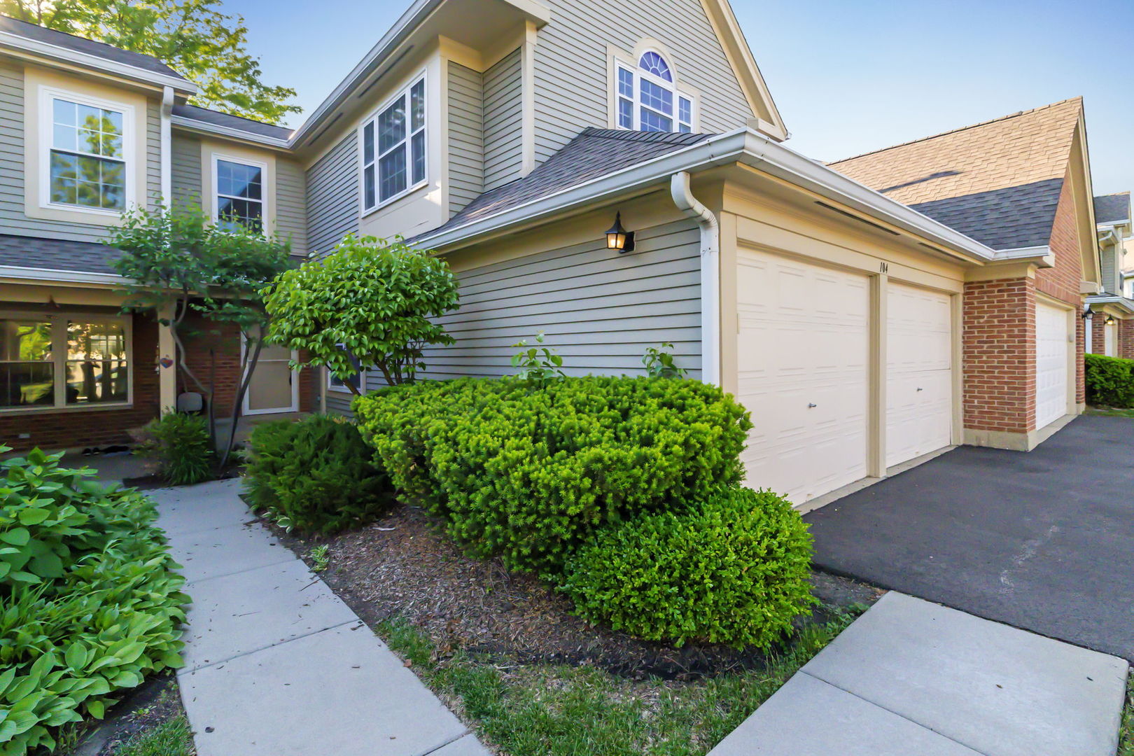 104 Thistle Court, Schaumburg, IL 60194