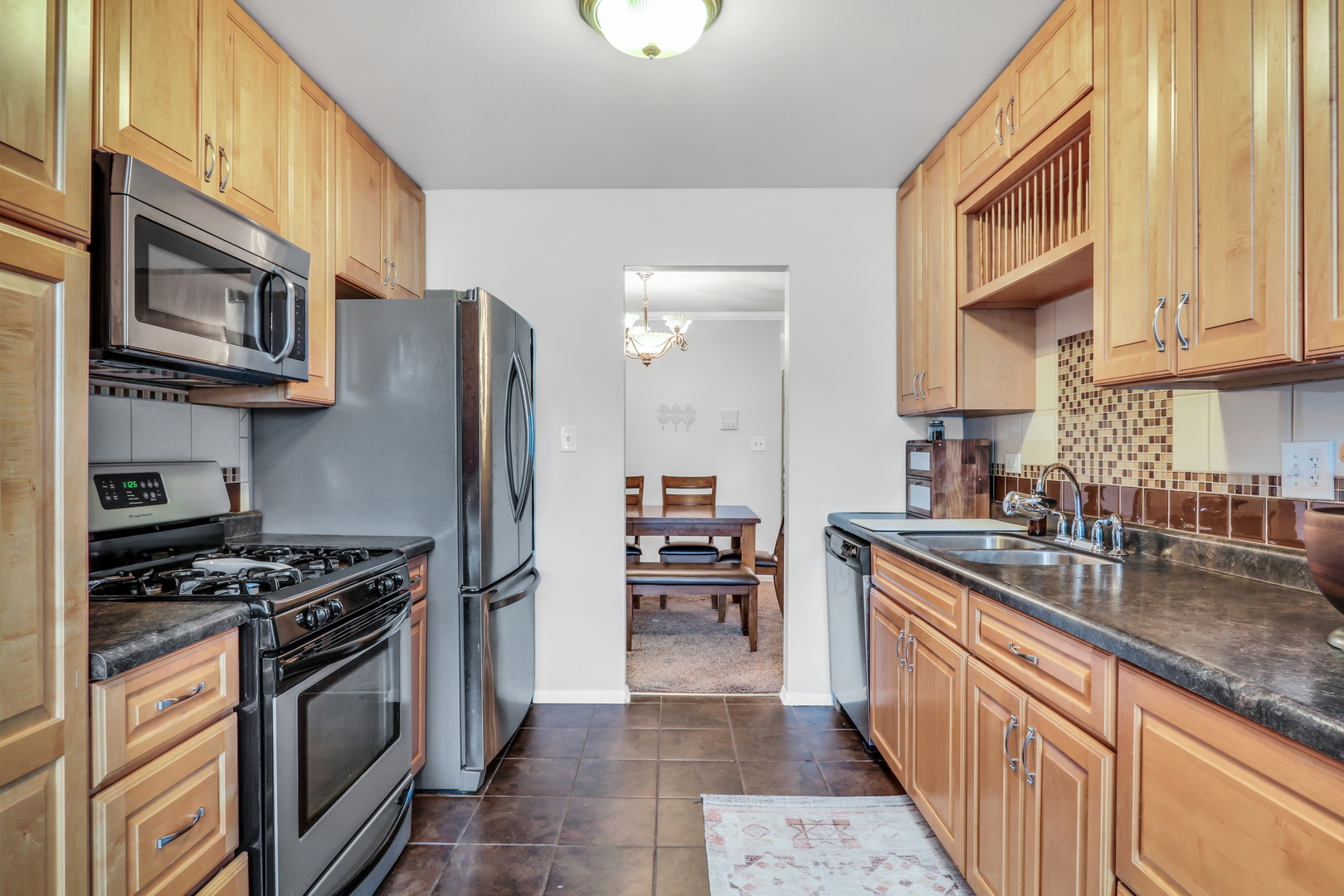 1395 Stratford Drive, Gurnee, IL 60031