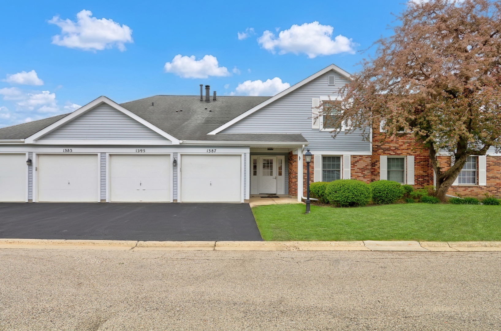 1395 Stratford Drive, Gurnee, IL 60031
