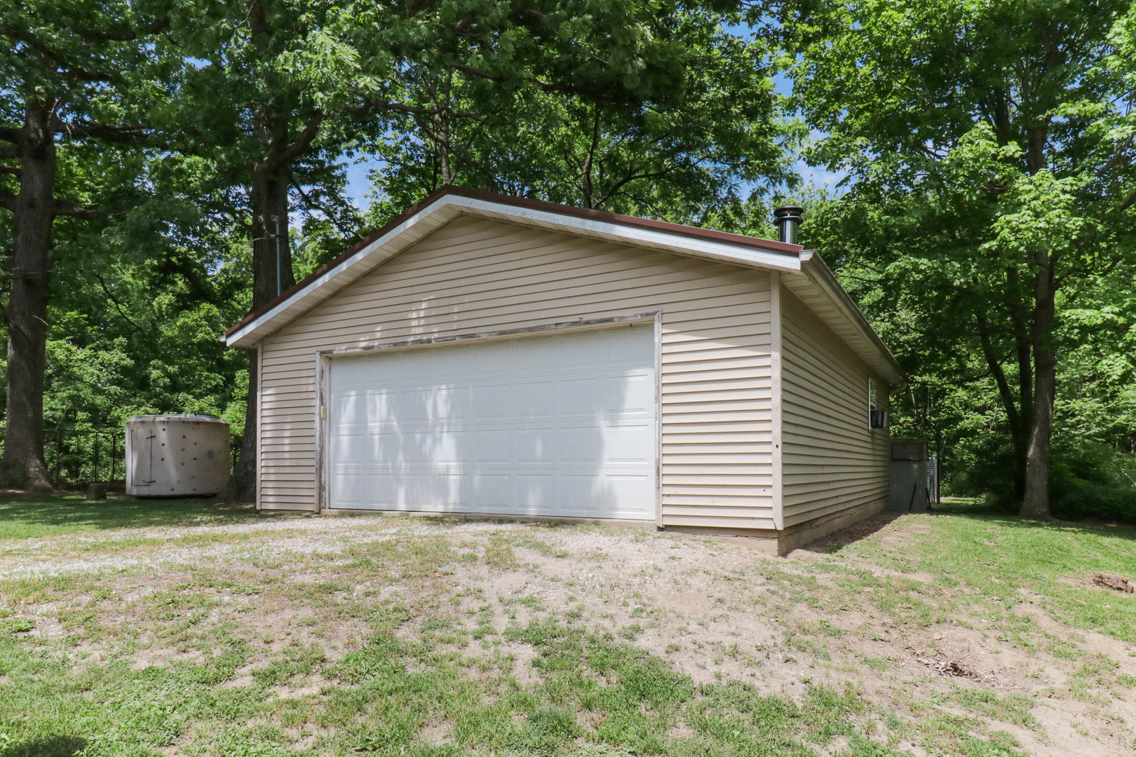28560 E 850 North Road, Ellsworth, IL 61737