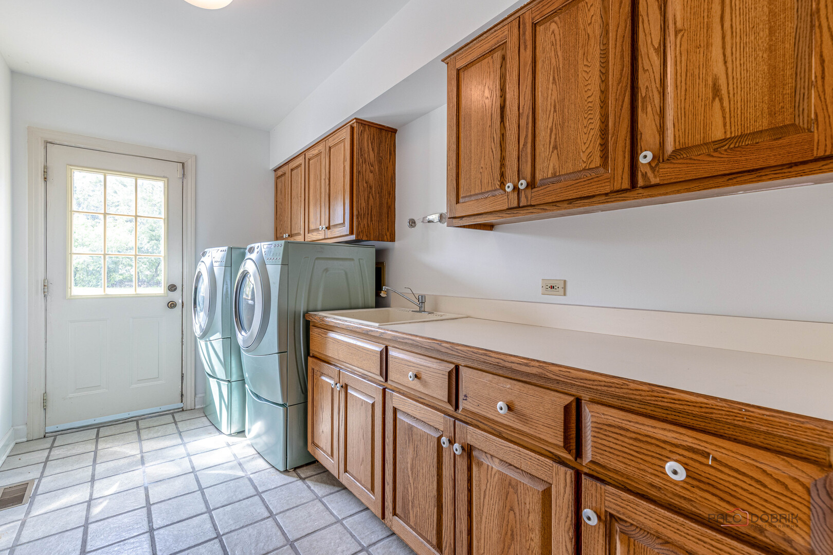 5420 Belmont Court, Libertyville, IL 60048