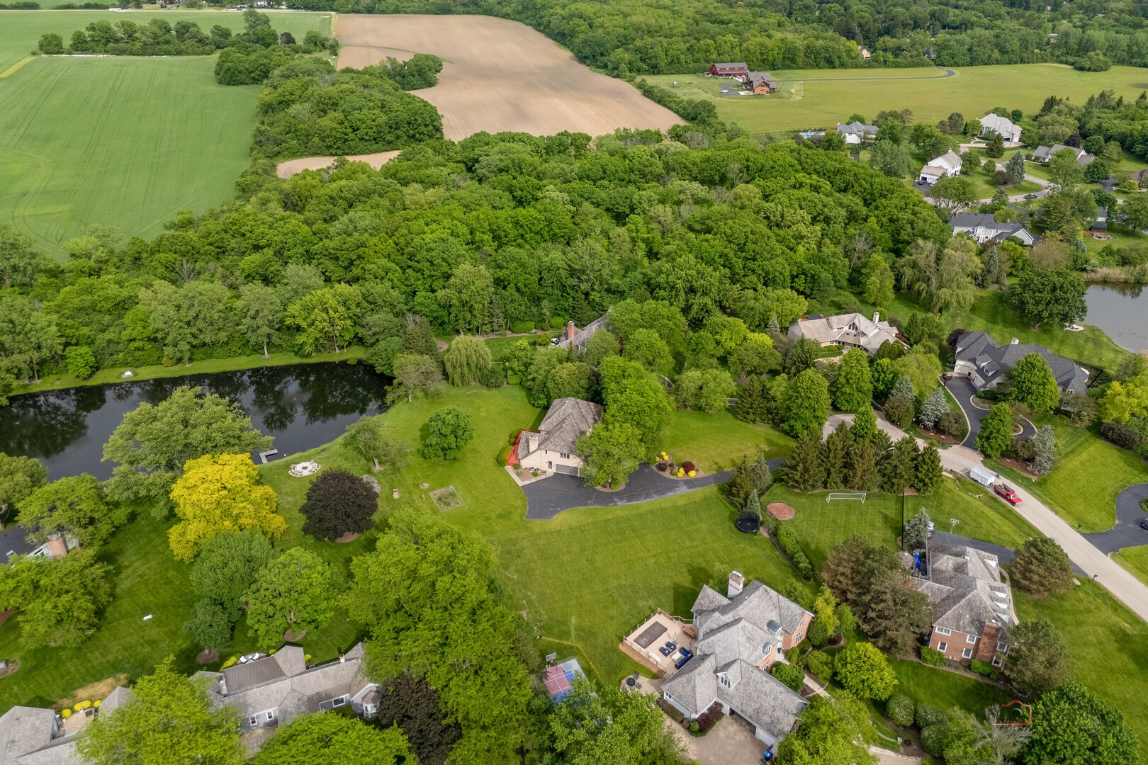 5420 Belmont Court, Libertyville, IL 60048