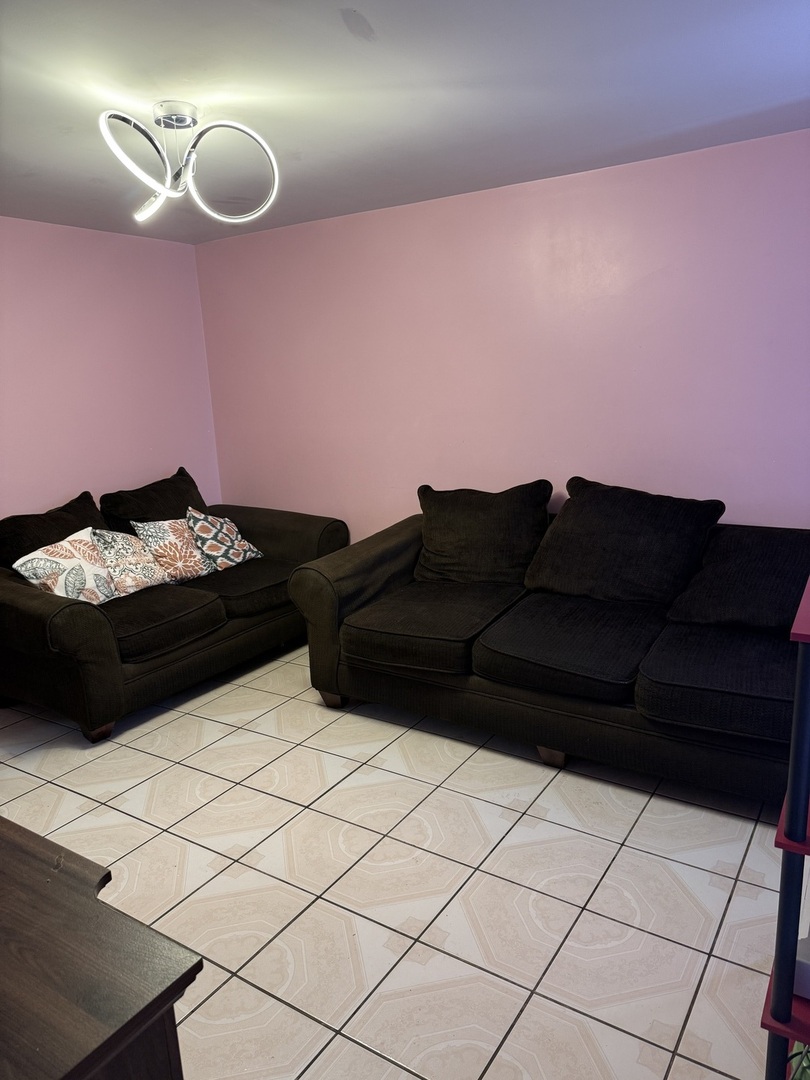 3311 S Damen Avenue, Chicago, IL 60608